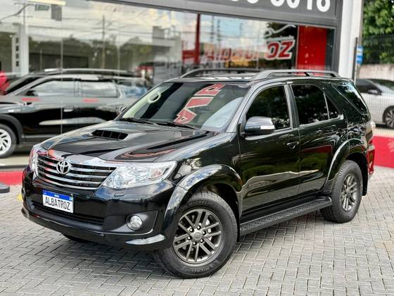TOYOTA HILUX SW4 3.0 SRV 4X4 7 LUGARES 16V TURBO INTERCOOLER DIESEL 4P AUTOMÁTICO TOYOTA HILUX SW4 3.0 SRV 4X4 7 LUGARES 16V TURBO INTERCOOLER DIESEL 4P AUTOMÁTICO